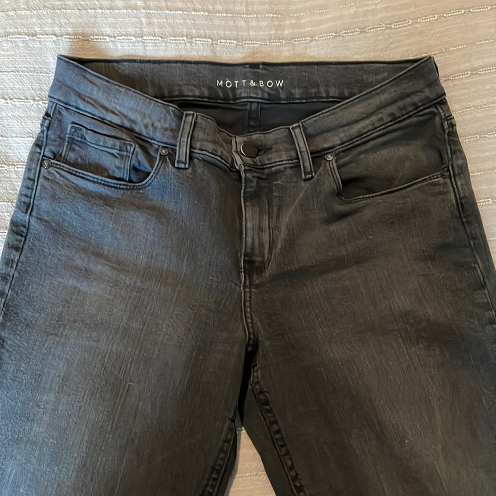 Mott & Bow premium jeans, in dark grey, boyfriend style. Perfect condition.